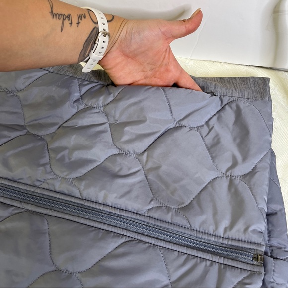 Tahari Sport puffer vest - Picture 4 of 11